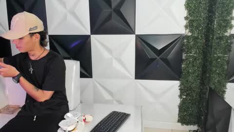 andy_dan1 online show from March 26, 9:09 pm