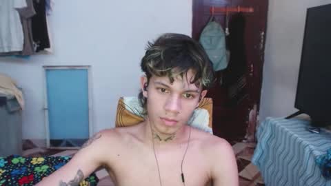 andy_dan1 online show from May 23, 6:29 am