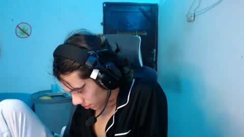 Snapshot of andy_dan1 chatting on July 23, 6:17 pm andy_dan1 online show from July 23, 6:17 pm