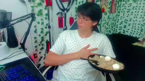 Andy Gray online show from April 15, 6:04 pm