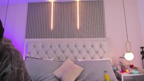 We are Andy and May online show from April 17, 1:25 pm