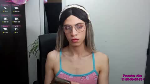 Snapshot of andy_vander chatting on February 4, 8:42 am Andy van der Rose online show from February 4, 8:42 am