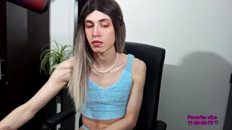 Snapshot of andy_vander chatting on February 19, 7:48 am Andy van der Rose online show from February 19, 7:48 am