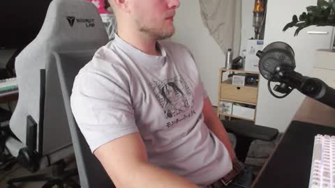 Snapshot of andycandy1994 chatting on November 13, 8:46 am andycandy1994 online show from November 13, 8:46 am