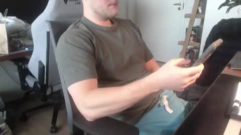 Snapshot of andycandy1994 chatting on November 23, 9:31 am andycandy1994 online show from November 23, 9:31 am