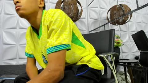 Andy  online show from April 8, 10:37 am