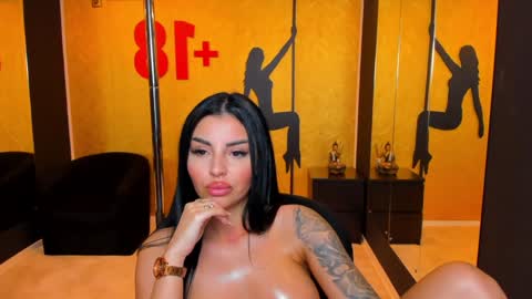 Snapshot of anemariejolie chatting on January 19, 1:00 am Anne online show from January 19, 1:00 am