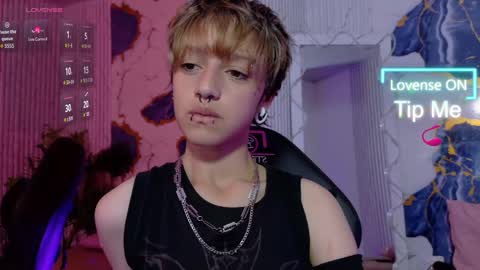 angeel_tay online show from May 30, 10:51 pm