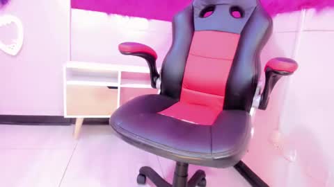 Snapshot of angel21___ chatting on December 3, 11:57 pm Angel21 online show from December 3, 11:57 pm