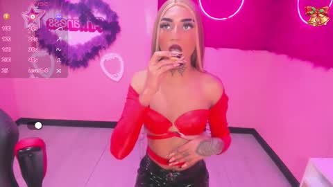 Snapshot of angel21___ chatting on December 18, 12:43 am Angel21 online show from December 18, 12:43 am