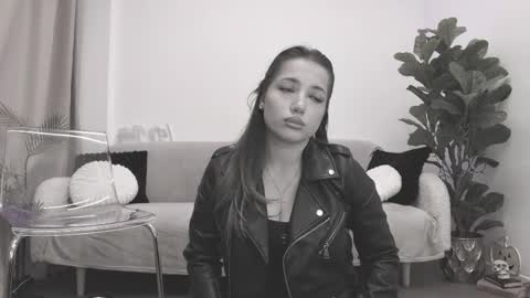 Snapshot of angel__vibe chatting on April 20, 7:37 pm angel__vibe online show from April 20, 7:37 pm
