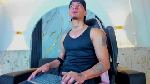 Snapshot of angel_blessed chatting on July 2, 12:33 pm angel_blessed online show from July 2, 12:33 pm
