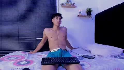 Snapshot of angel_boy0 chatting on May 14, 6:42 am angel_boy0 online show from May 14, 6:42 am