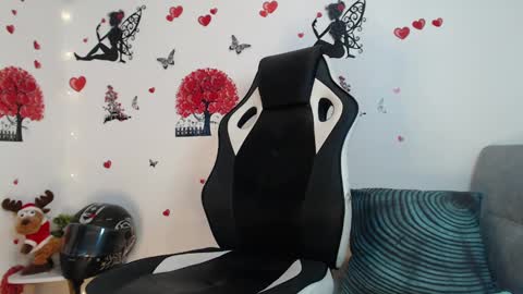 Snapshot of angel_curl chatting on January 25, 9:57 pm Angel Curl online show from January 25, 9:57 pm