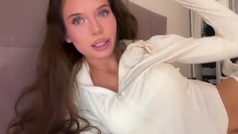 isia online show from April 17, 9:40 pm