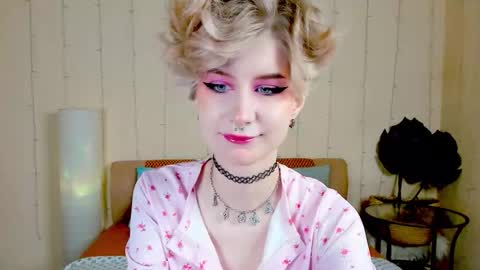 Snapshot of angel_julles chatting on November 1, 1:07 am Angel Dust online show from November 1, 1:07 am