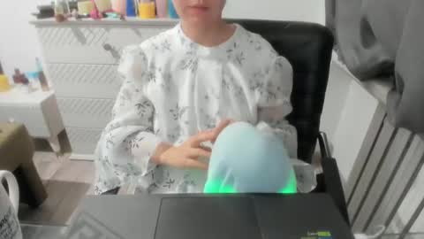 angel_lee__ online show from February 18, 3:54 pm