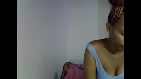 angel_mia5 online show from March 31, 8:20 pm