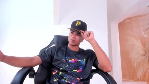 Snapshot of angel_nicolas chatting on December 8, 2:49 am ANGEL online show from December 8, 2:49 am