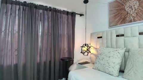 Nicolle  online show from December 3, 11:41 am