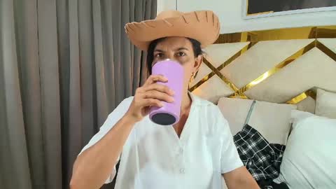 Nicolle  online show from May 29, 11:19 am