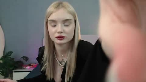 Snapshot of angel_share chatting on May 10, 6:07 am Angela online show from May 10, 6:07 am
