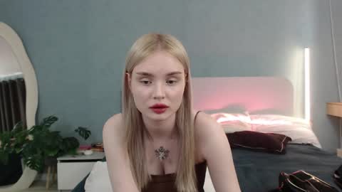 Snapshot of angel_share chatting on June 2, 6:15 am Angela online show from June 2, 6:15 am
