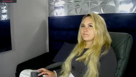 Angel online show from April 16, 9:39 pm