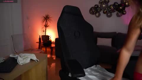 Angela online show from April 9, 9:20 pm