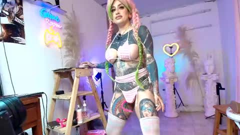 Snapshot of angelacianuro_2 chatting on May 27, 3:14 am Angela Cianuro online show from May 27, 3:14 am