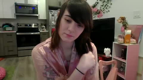 Snapshot of angelalice555 chatting on October 4, 5:38 am angelalice555 online show from October 4, 5:38 am