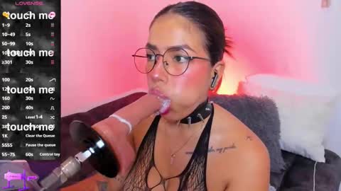 Snapshot of angelaricci chatting on December 19, 3:02 am Angela Ricci online show from December 19, 3:02 am