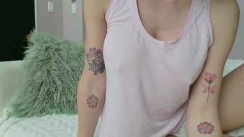 angelbabyphoebe online show from April 10, 1:05 pm