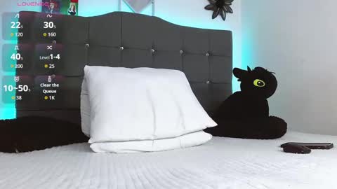 Snapshot of angelbacker chatting on September 16, 12:55 am Angel online show from September 16, 12:55 am