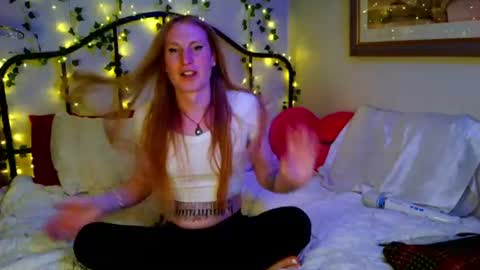 Snapshot of angelcakexoxo chatting on June 13, 6:44 am AngelCakexoxo online show from June 13, 6:44 am