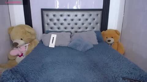 Snapshot of angelcamgirl20 chatting on May 21, 5:25 am angel online show from May 21, 5:25 am