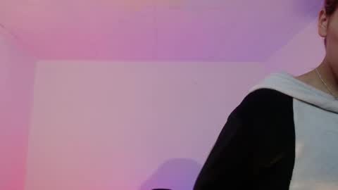 angele online show from November 14, 6:39 pm