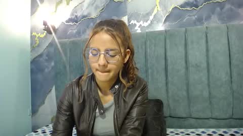 Snapshot of angeles_azul chatting on November 20, 4:40 pm angel online show from November 20, 4:40 pm