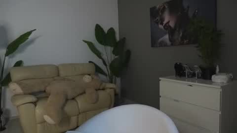 Snapshot of angeleyesblue25 chatting on November 28, 4:53 pm annita online show from November 28, 4:53 pm