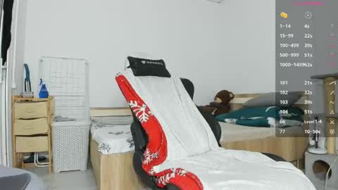 Frankie  online show from April 19, 6:10 pm