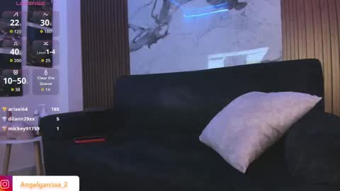 Angel online show from April 10, 11:31 pm