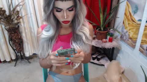 Snapshot of angelic_face_808 chatting on January 27, 12:01 am DIVINE ANGEL online show from January 27, 12:01 am