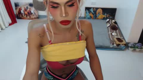 Snapshot of angelic_face_808 chatting on October 20, 6:47 am DIVINE ANGEL online show from October 20, 6:47 am