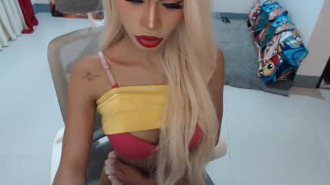 DIVINE ANGEL online show from January 11, 11:32 pm