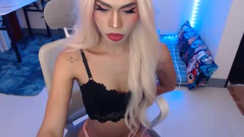 DIVINE ANGEL online show from April 1, 1:28 am