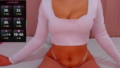Snapshot of angelica_hot19 chatting on June 22, 2:14 pm angelica_hot19 online show from June 22, 2:14 pm