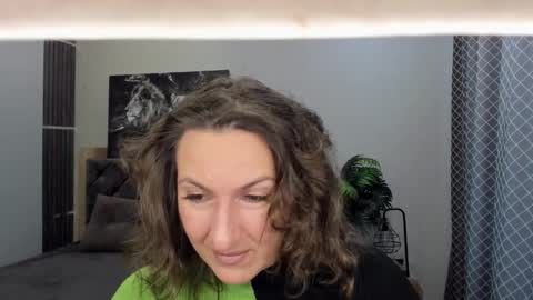 Snapshot of angelicacream chatting on February 4, 7:14 am AngelicaCream online show from February 4, 7:14 am