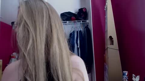 Snapshot of angelicangel3 chatting on February 18, 10:36 pm AngelicAngel online show from February 18, 10:36 pm