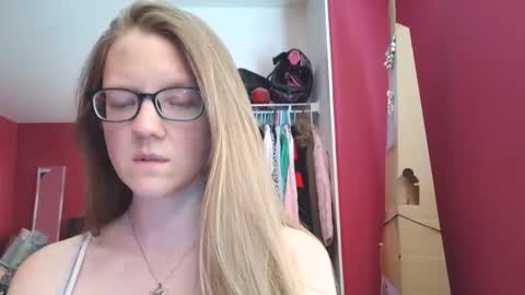 AngelicAngel online show from April 16, 7:25 pm