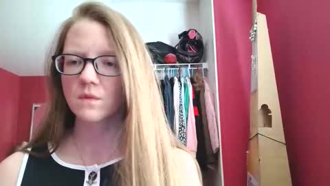 Snapshot of angelicangel3 chatting on April 25, 1:08 am AngelicAngel online show from April 25, 1:08 am
